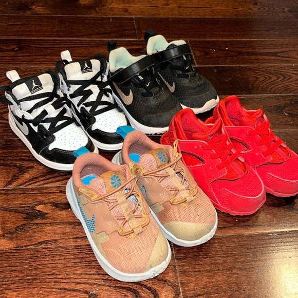 pairs size Nike toddler shoes